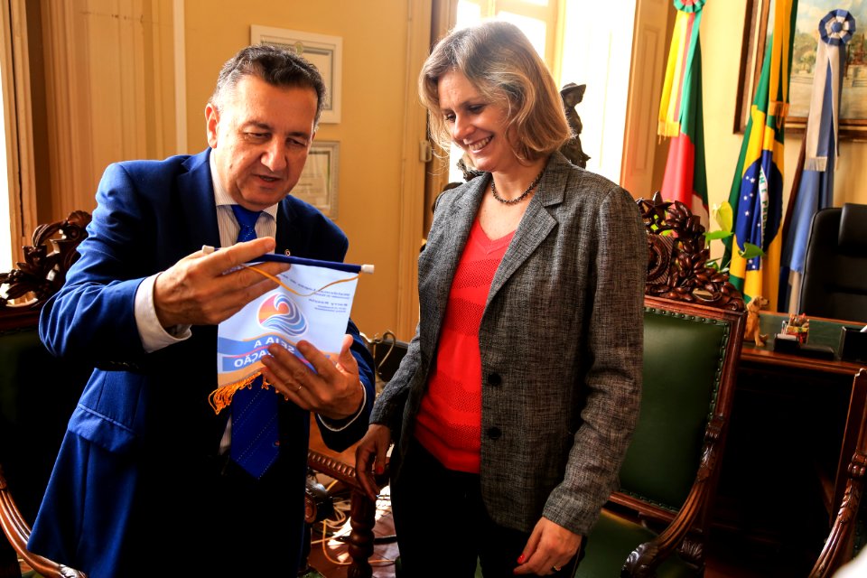 30.11.2018 - Prefeita Paula Mascarenhas e o vice Idemar Barz em reunião com o governador do Rotary, Waldemar Moraes  - Foto: Gustavo Vara