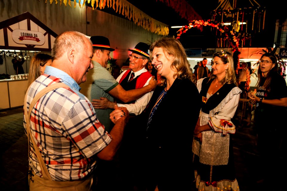 31.10.2018 - Prefeita Paula Mascarenhas e o vice Idemar Barz participam do jantar de abertura da Oktoberfest de Pelotas - Foto: Gustavo Vara