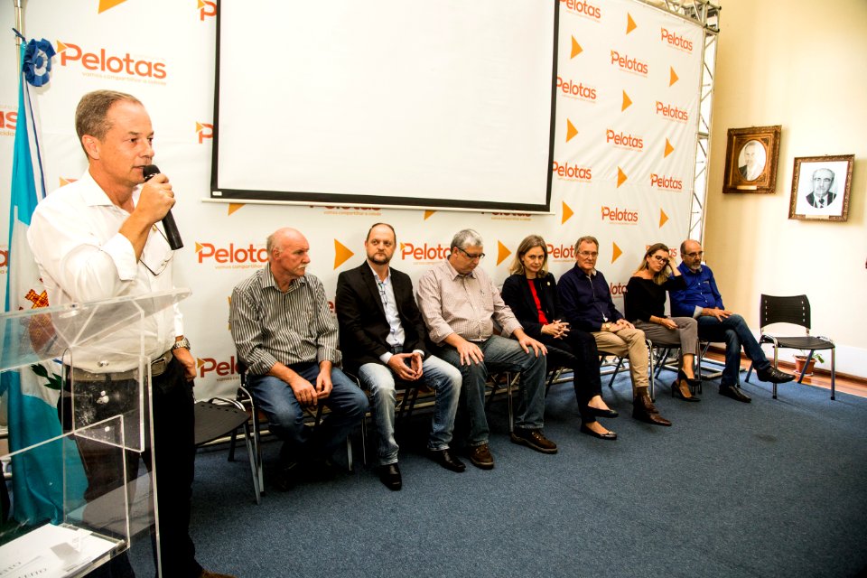 17.04.2019 - Prefeita Paula Mascarenhas realiza assinatura do termo de colaboração entre Prefeitura, via Secretaria de Assistência Social, e CIEE, tendo como objetivo a concessão de apoio para implementação das ações do programa Acesso ao Trabalho alinhad