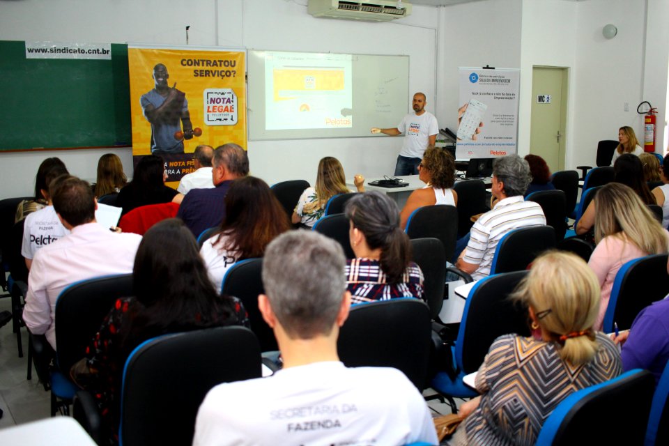 12.11.2018 - SMF - Palestra Programa Nota Legal Pelotense - Foto Marcel Avila