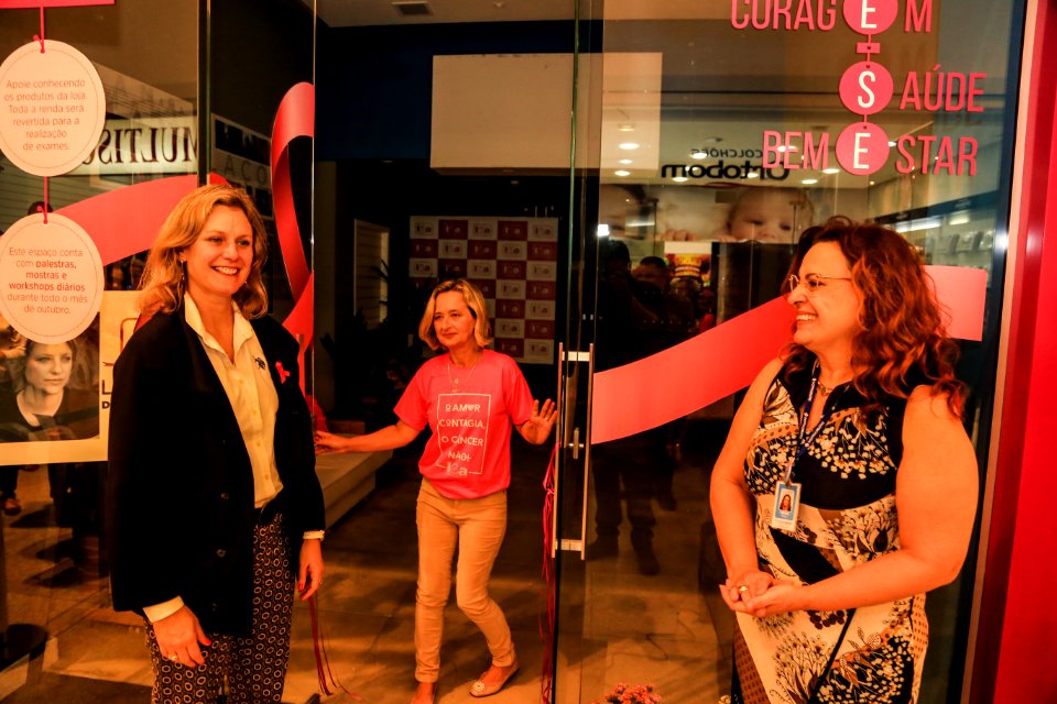 08.10.2018 - 20:00 - Prefeita Paula Mascarenhas prestigia  a inauguração da Loja Rosa do Instituto Bouquet do Amor - Foto: Gustavo Vara