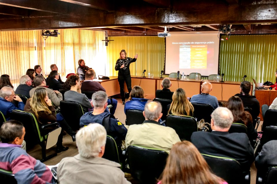 18.06.2018 Prefeita Paula palestra na Câmara de Caxias Pacto Pelotas pela Paz - Fotos Gustavo Mansur