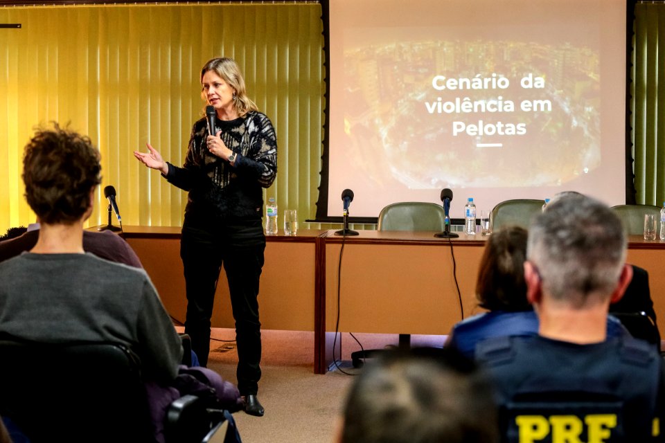18.06.2018 Prefeita Paula palestra na Câmara de Caxias Pacto Pelotas pela Paz - Fotos Gustavo Mansur