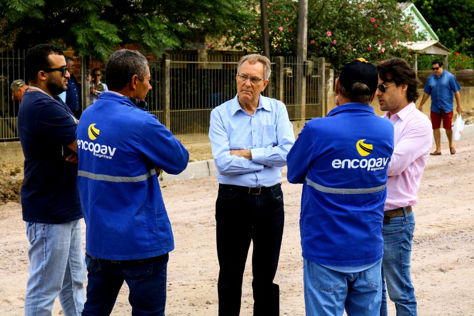25.03.2019 - Vice-prefeito Idemar e secretário Roberto Ramalho visitam obras Rua Theodoro Born - Foto Michel Corvello