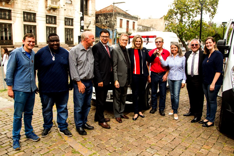 17.04.2019 - Prefeita Paula Mascarenhas e o vice Idemar Barz durante ato de entrega de novos veículos para o Samu - Foto: Gustavo Vara