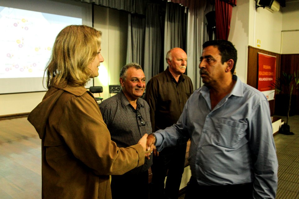 18.09.2018 - Prefeita Paula Mascarenhas durante entrega de lotes de regularização fundiária da ocupação Uruguai - 143 famílias - Foto: Gustavo Vara