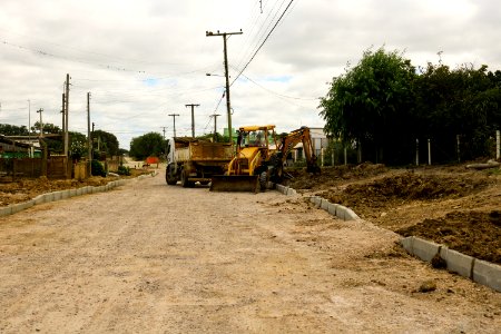 25.03.2019 - Vice-prefeito Idemar e secretário Roberto Ramalho visitam obras Rua Theodoro Born - Foto Michel Corvello