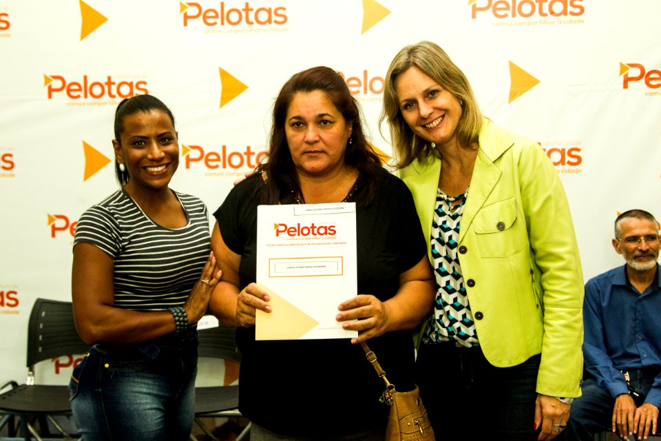13.02.2019 - Prefeita Paula Mascarenhas realiza a entrega de contratos e carnês da Regularização Fundiária  do Navegantes - Foto: Gustavo Vara