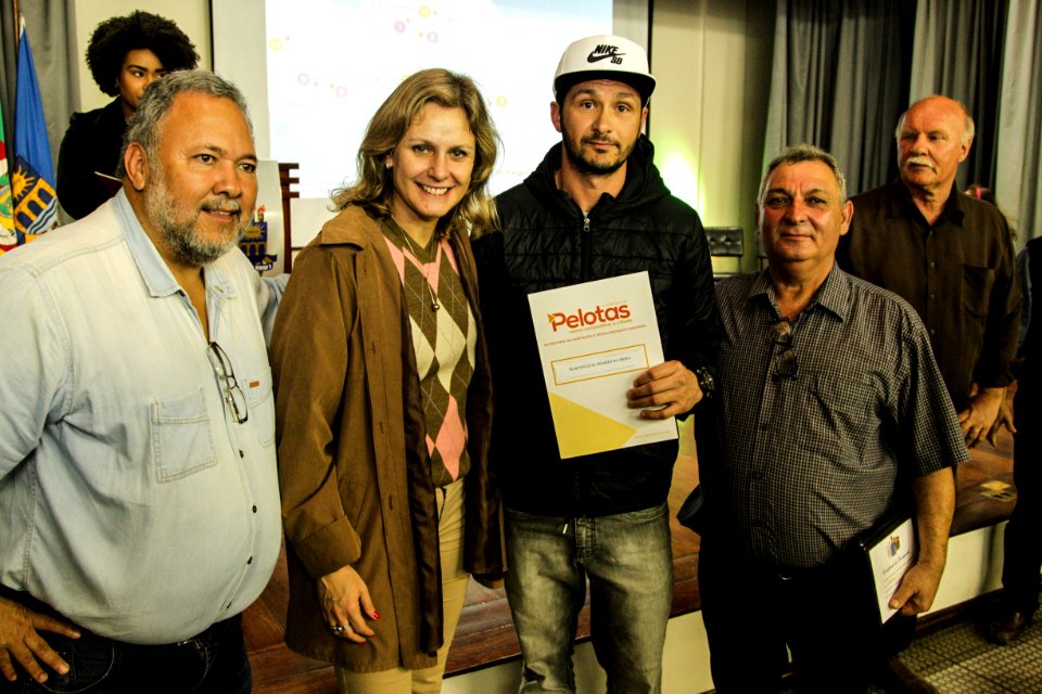 18.09.2018 - Prefeita Paula Mascarenhas durante entrega de lotes de regularização fundiária da ocupação Uruguai - 143 famílias - Foto: Gustavo Vara