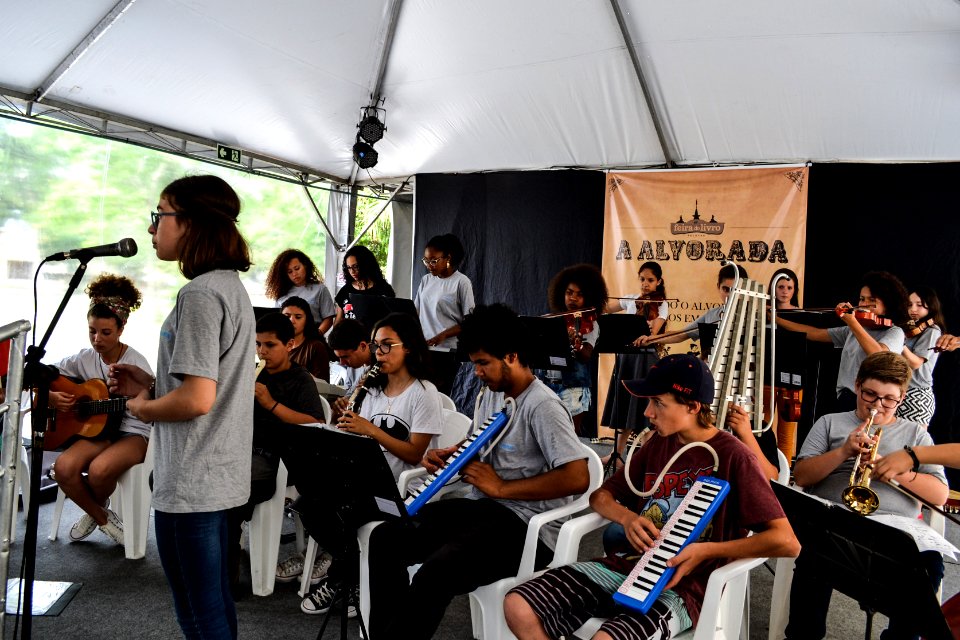 12.11.2018 - Apresentação da Orquestra Estudantil Municipal na Feira do Livro - Foto: Luiza Meirelles
