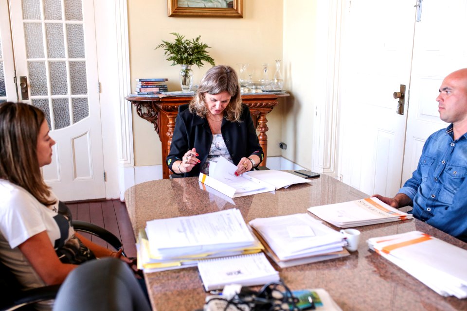 16.02.2018 Prefeita Paula assina PLs para Câmara - Fotos Gustavo Mansur