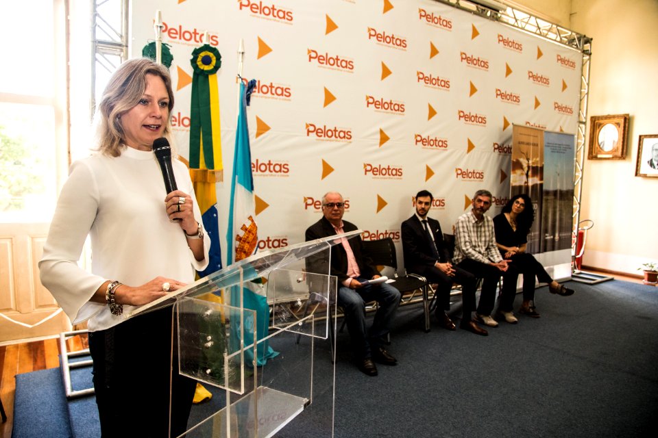 09.04.2019 - Prefeita Paula Mascarenhas  durante evento de lançamento do livro ‘Dicionário da Cultura Pampeana’ do escritor Aldyr Garcia Schlee e abertura de votação para o novo nome do Salão Nobre, com nomes sugeridos pelo próprio - Foto: Gustavo Vara