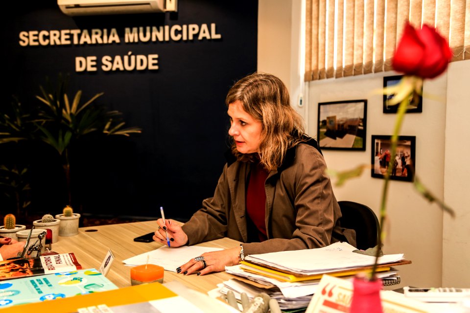 18.07.2018 - Prefeita Paula Mascarenhas durante tarde de trabalho na SMS - Foto: Gustavo Vara