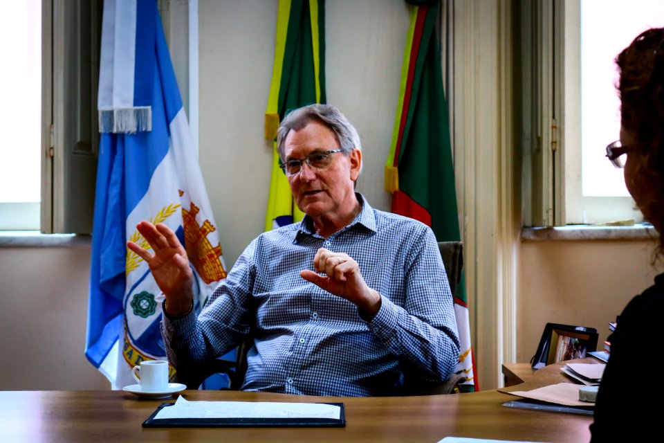 05.04.2019 - Vice-prefeito Idemar Barz recebe convite do CTG Cel. Thomaz Luís Osório para o aniversário de 51 anos - Foto Michel Corvello