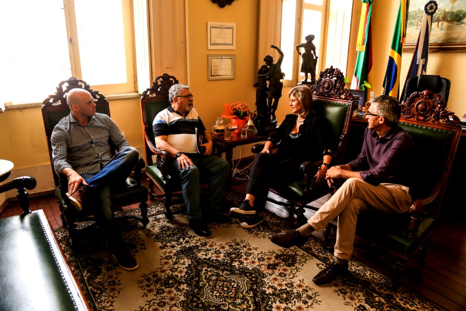 09.04.2018 - Prefeita Paula Mascarenhas durante reunião com o vereador Luiz Henrique Viana e Presidente da Beneficência Portuguesa,  Francisco José Leal Serra - Foto: Gustavo Vara