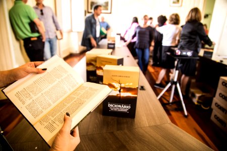 09.04.2019 - Prefeita Paula Mascarenhas  durante evento de lançamento do livro ‘Dicionário da Cultura Pampeana’ do escritor Aldyr Garcia Schlee e abertura de votação para o novo nome do Salão Nobre, com nomes sugeridos pelo próprio - Foto: Gustavo Vara