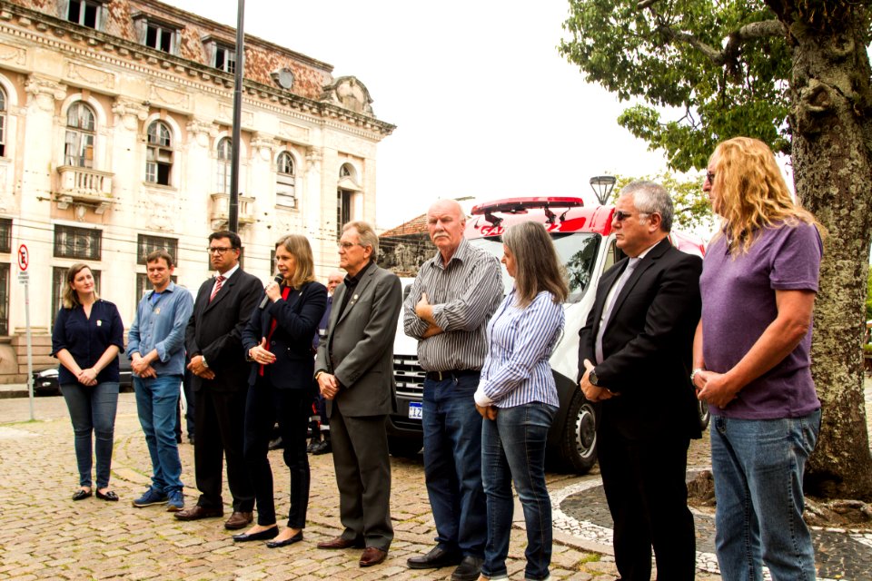 17.04.2019 - Prefeita Paula Mascarenhas e o vice Idemar Barz durante ato de entrega de novos veículos para o Samu - Foto: Gustavo Vara
