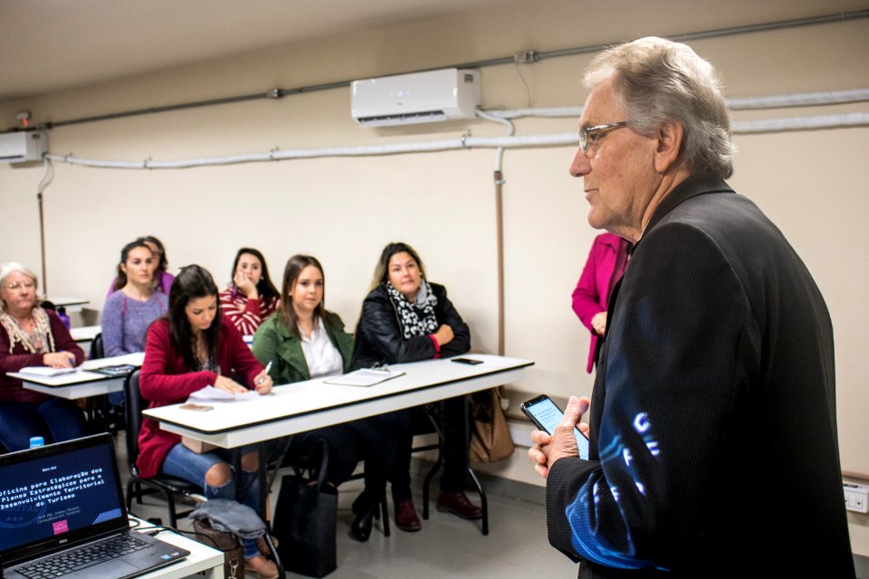 14.05.2019 - Vice-prefeito Idemar Barz prestigia oficina de Planejamento para Atualização do Plano Municipal de Turismo - Foto Michel Corvello