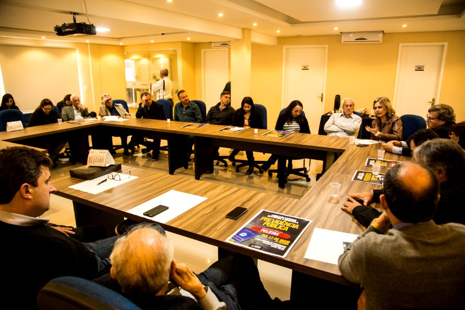 14.05.2019 - Prefeita Paula Mascarenhas em reunião de prefeitos da Azonasul para discutir os cortes orçamentários na educação - Foto: Gustavo Vara