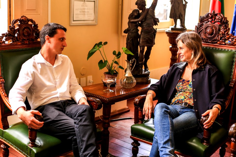 25.01.2018 - Prefeita Paula Mascarenhas em reunião com novo assessor especial Samuel Ongaratto, que será responsável  pelo Pacto Pelotas Pela Paz.