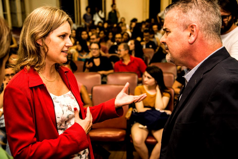 12.04.2018 - Prefeita Paula Mascarenhas e o Consultor do Instituto Cidade Segura Marcos Rolim, durante palestra na UFPel - Foto: Gustavo Vara