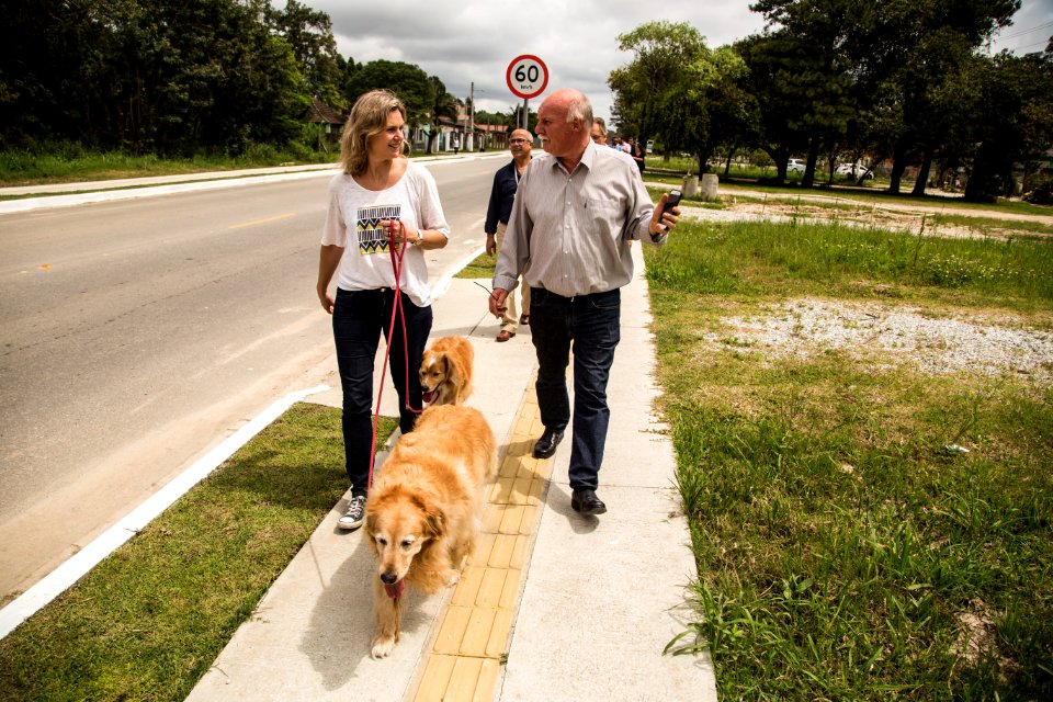 18.10.2018 - Prefeita Paula Mascarenhas e o vice Idemar Barz realizam caminhada de entrega das avenidas 25 de julho e Leopoldo Brod - Foto: Gustavo Vara