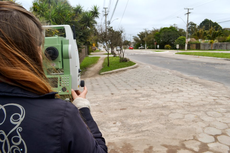 10.09.2018 - Topografia na Av. Adolfo Fetter - Foto Janine Tomberg