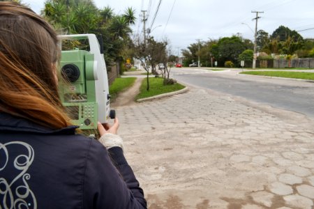 10.09.2018 - Topografia na Av. Adolfo Fetter - Foto Janine Tomberg