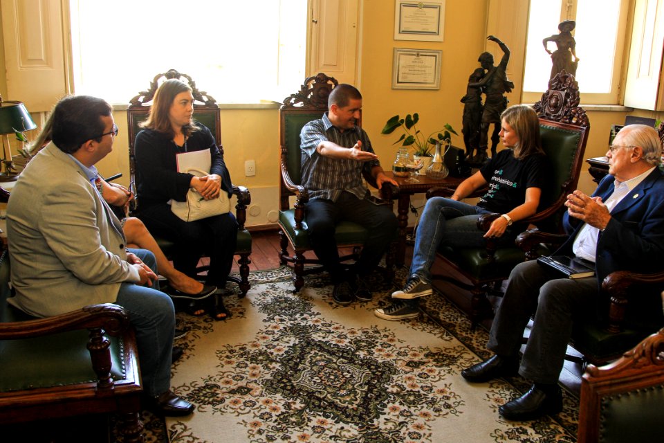 20.04.2018 - Prefeita Paula Mascarenhas durante reunião com Dr. Marcelo Malizia Cabral e com secretário de Administração e Recursos Humanos, Abel Dourado - Foto: Gustavo Vara