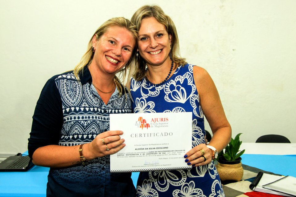19.04.2018 - Prefeita Paula Mascarenhas e o vice Idemar Barz realizam entrega dos certificados para formandos do curso de Justiça Restaurativa - Foto: Gustavo Vara