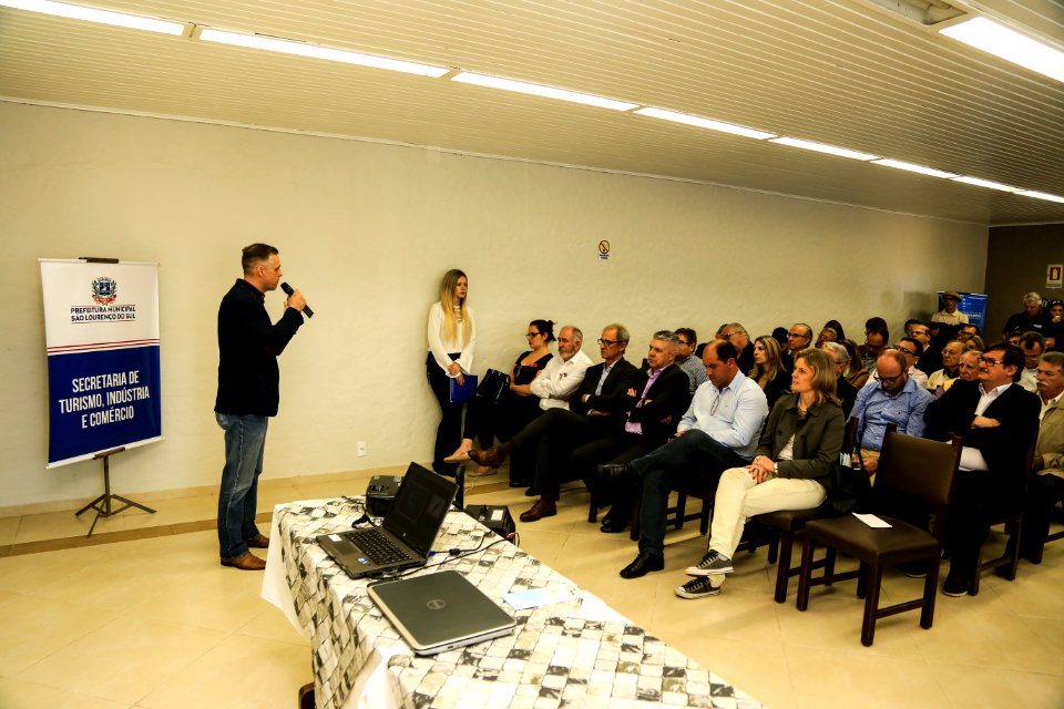 10.10.2018 - São Lourenço do Sul/RS 16:00 - Prefeita Paula Mascarenhas acompanha  a apresentação do relatório de oportunidades para o desenvolvimento do turismo da região sul do RS - Foto: Gustavo Vara