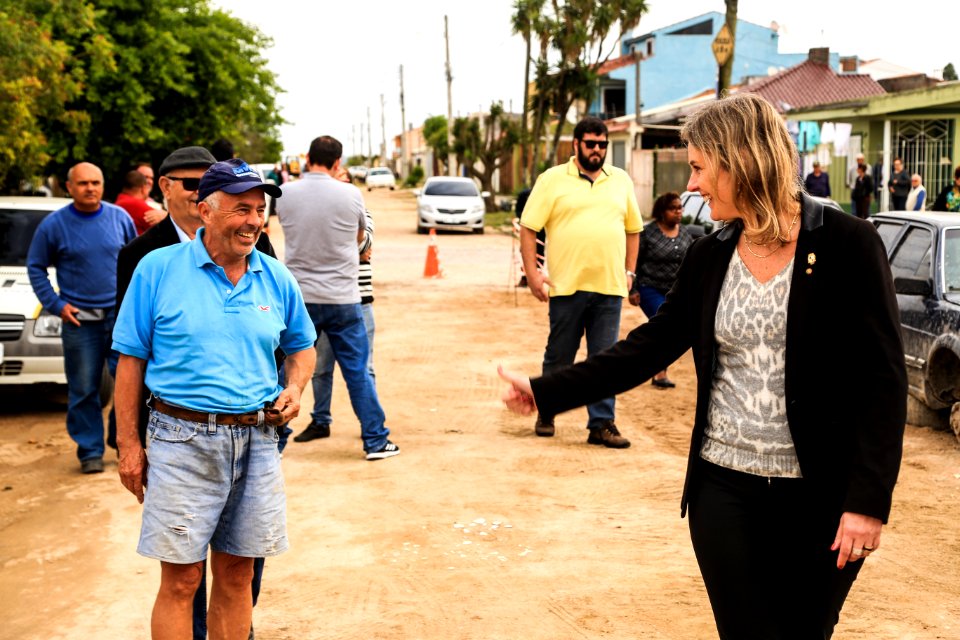 11.10.2018 - Prefeita Paula Mascarenhas e o vice Idemar Barz realizam a entrega de veículos no reservatório R5, entrega de máquinas e visita nas obras do Sanep,  no Fragata - Foto: Gustavo Vara