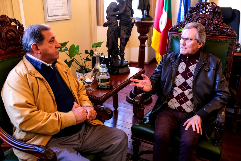12.07.2018 Prefeito em Exerc. Idemar reunião com Prof Gilberto Demari - Fotos Gustavo Mansur