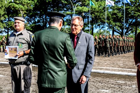 17.04.2019 - Vice-prefeito Idemar Barz é homenageado pelo Exército Brasileiro