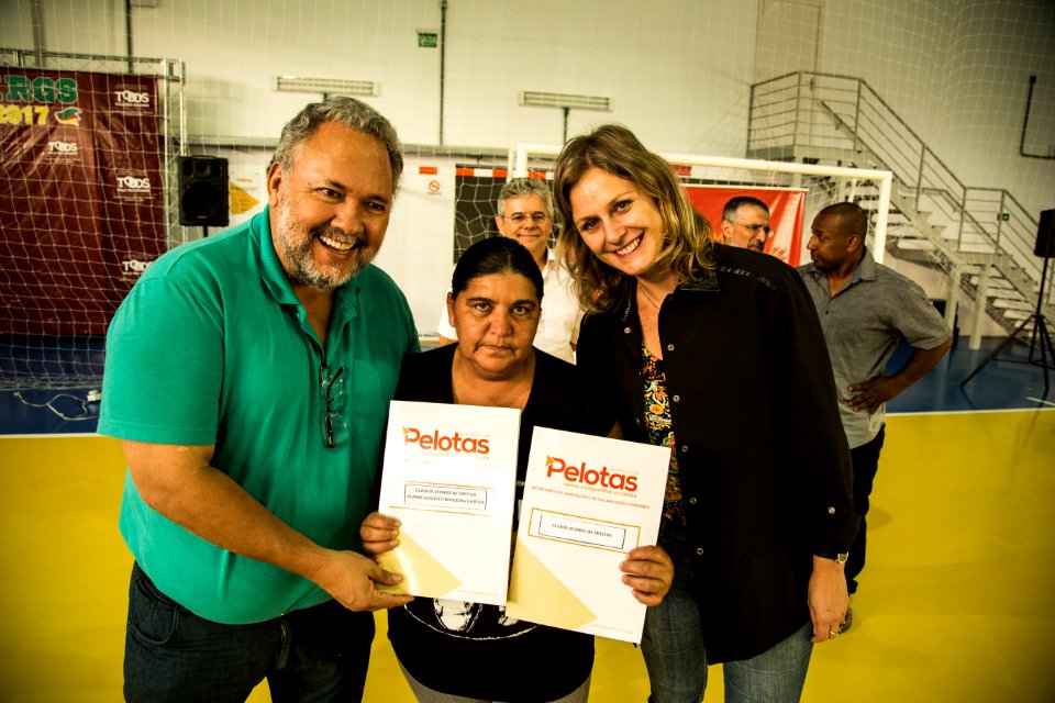 25.01.2018 - Prefeita Paula Mascarenhas durante entrega de certificados de regularizacão fundiária do Mário Meneghetti - Foto: Gustavo Vara