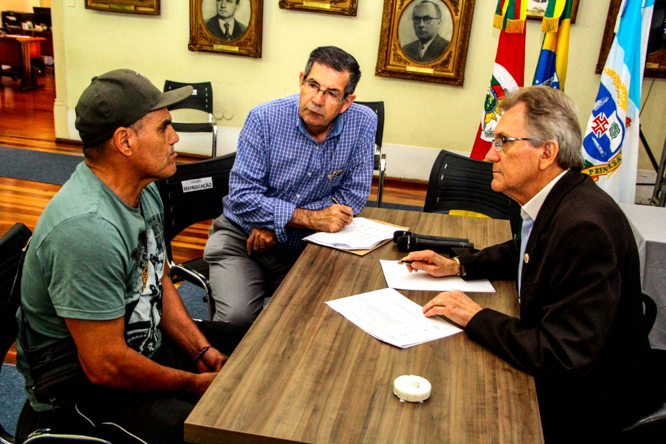 23.11.2017 - Prefeito em exercicio Idemar Barz em audiências publicas individuais do projeto O Vice-Prefeito Recebe