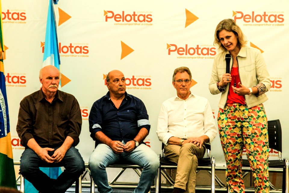 03.01.2018 - Prefeita Paula Mascarenhas realiza a assinatura da lei 6.664 de 27/12/18 que regulamenta o serviço de transporte individual de passageiros em veículos de taxi - Foto: Gustavo Vara