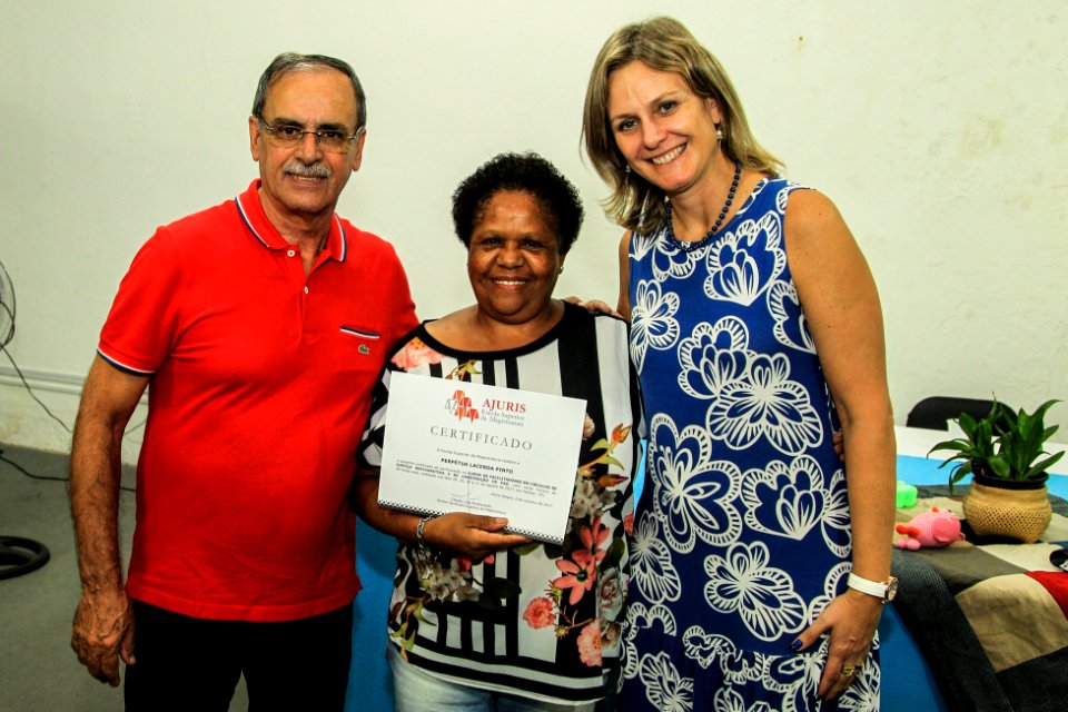 19.04.2018 - Prefeita Paula Mascarenhas e o vice Idemar Barz realizam entrega dos certificados para formandos do curso de Justiça Restaurativa - Foto: Gustavo Vara