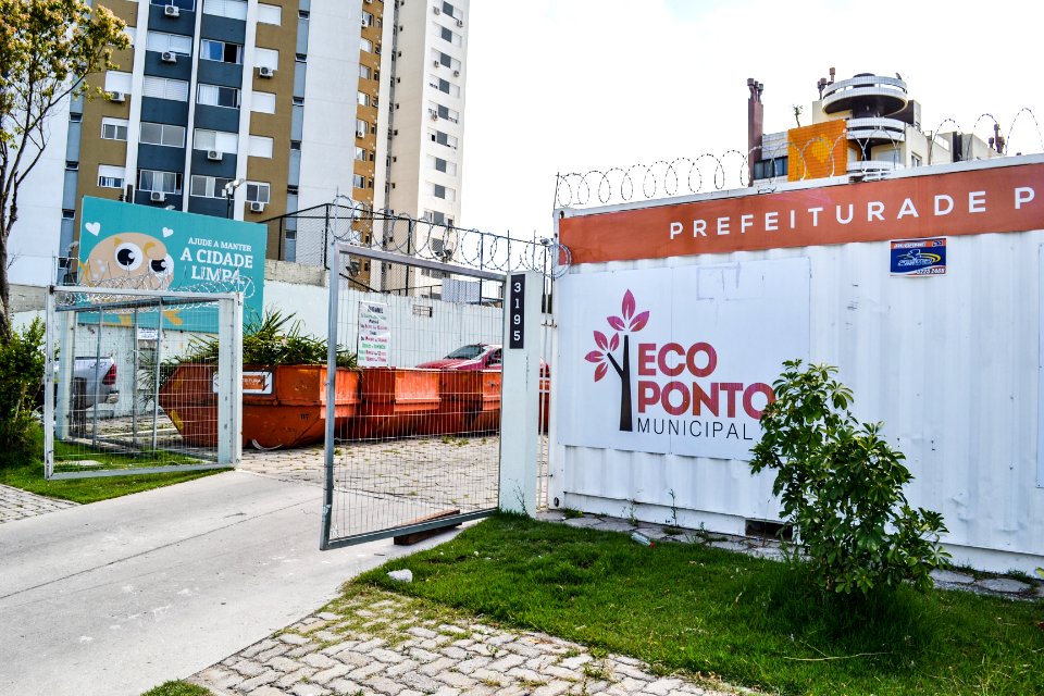 25.01.2018 - Recebimento de materias no Ecoponto de Pelotas . Localizado na Juscelino Kubitschek de Oliveira, 3.195.