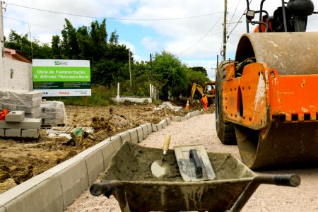25.03.2019 - Vice-prefeito Idemar e secretário Roberto Ramalho visitam obras Rua Theodoro Born - Foto Michel Corvello
