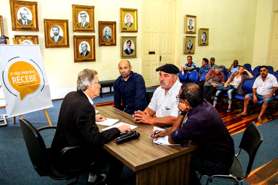 23.11.2017 - Prefeito em exercicio Idemar Barz em audiências publicas individuais do projeto O Vice-Prefeito Recebe