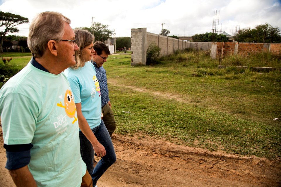 01.04.2019 - Prefeita Paula Mascarenhas e o vice Idemar Barz acompanham o mutirão de preparo do Sítio Floresta para o Bairro da Gente - Foto: Gustavo Vara