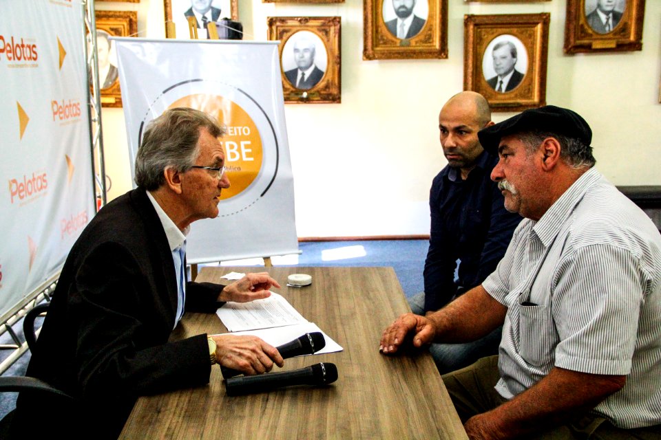 23.11.2017 - Prefeito em exercicio Idemar Barz em audiências publicas individuais do projeto O Vice-Prefeito Recebe