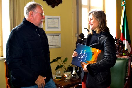 14.06.2018 - Prefeita Paula Mascarenhas em reunião sobre livro fotográfico de Pelotas. FotoMichelCorvello (2)