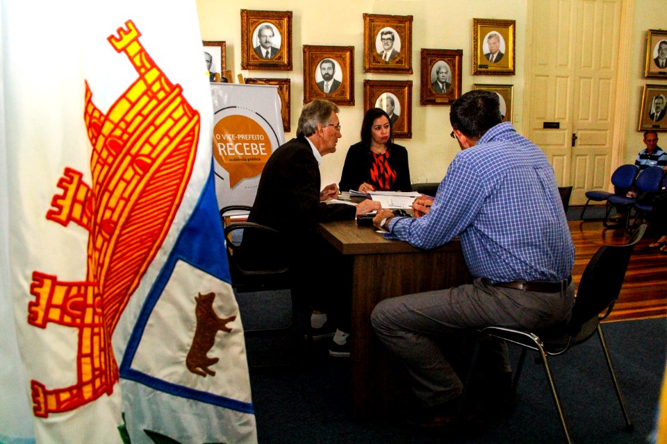 23.11.2017 - Prefeito em exercicio Idemar Barz em audiências publicas individuais do projeto O Vice-Prefeito Recebe