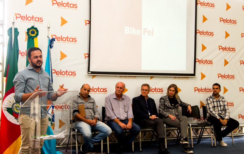 12.04.2019 - Prefeita Paula Mascarenhas realiza assinatura do decreto 6.165 que regulamenta o Bikepel  - Foto: Gustavo Vara