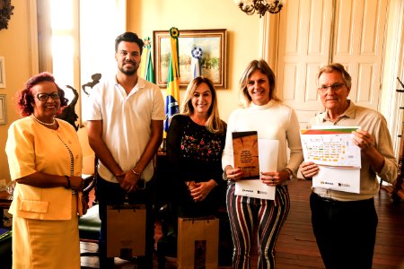 11.03.2019 - Prefeita Paula Mascarenhas recebe o convite para a ExpoTchê - Foto: Gustavo Vara