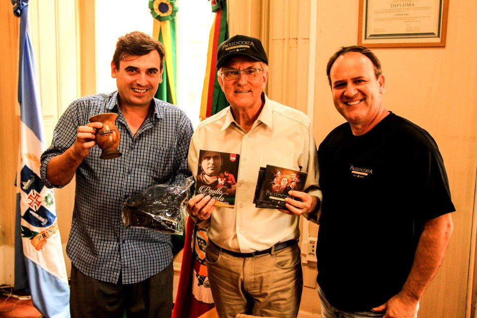 09.01.2019 - Vice prefeito recebe a visita músico Paullo Costa - Foto: Gustavo Vara