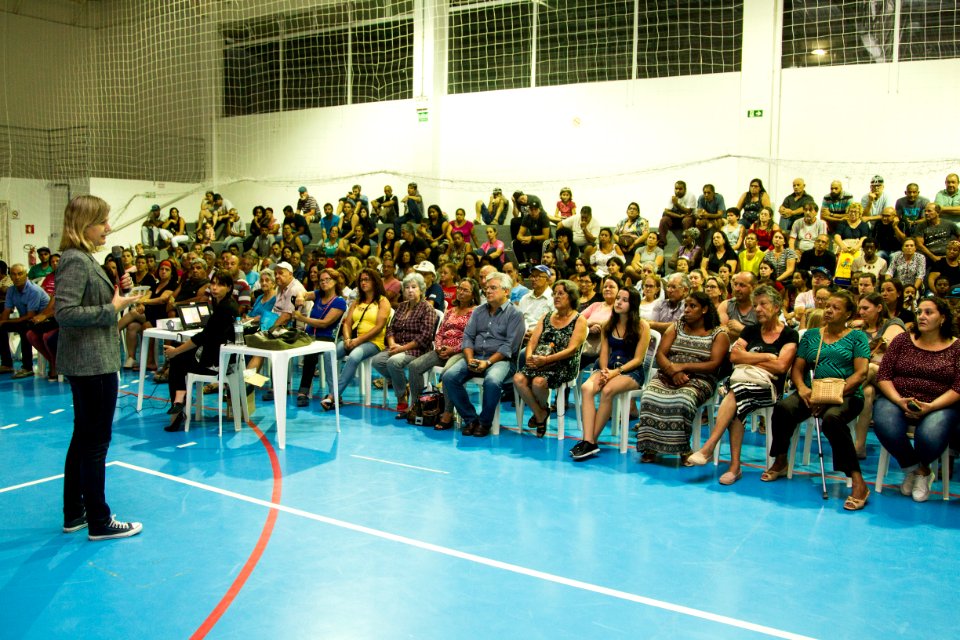 14.03.2019 - Prefeita Paula Mascarenhas em reunião sobre a regularização das áreas do Meneghetti e Dulce - Foto Gustavo Vara