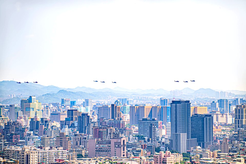 2 AH-64E阿帕契直升機 S-70C直升機 UH-60M黑鷹直升機